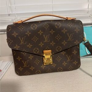 Louis Vuitton Pochette Métis